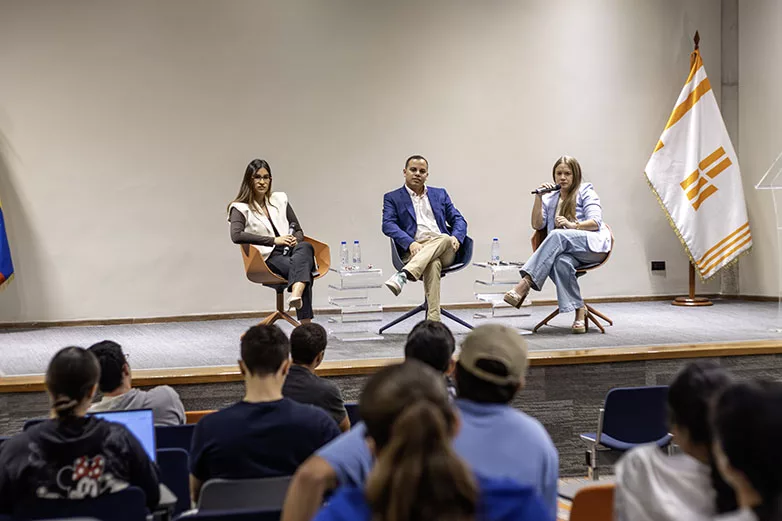 Jóvenes empresarios instan a dar soluciones a problemas reales para tener éxito comercial