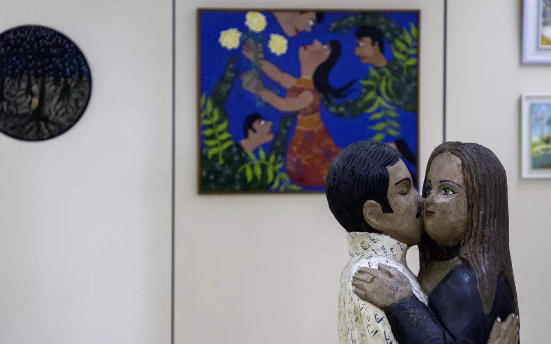 La UNIMET celebró el amor y la creatividad con la exposición “Corazón tallado”
