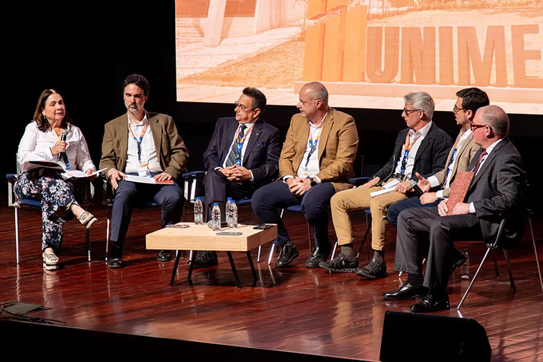 Debate sobre el sector hidrocarburos marcó la agenda académica de la Feria de Empleo y Pasantías de la UNIMET
