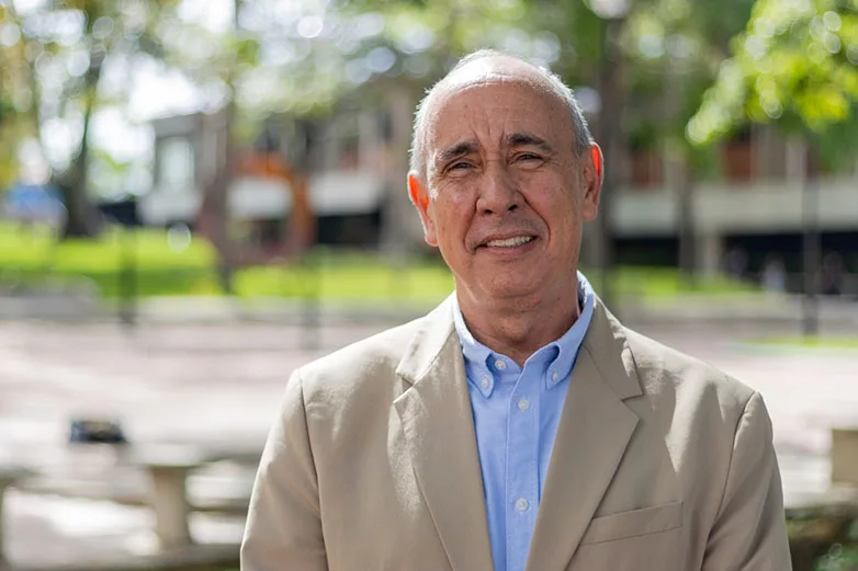 Alberto López asume la dirección de la Escuela de Contaduría Pública con una visión estratégica y tecnológica de la profesión