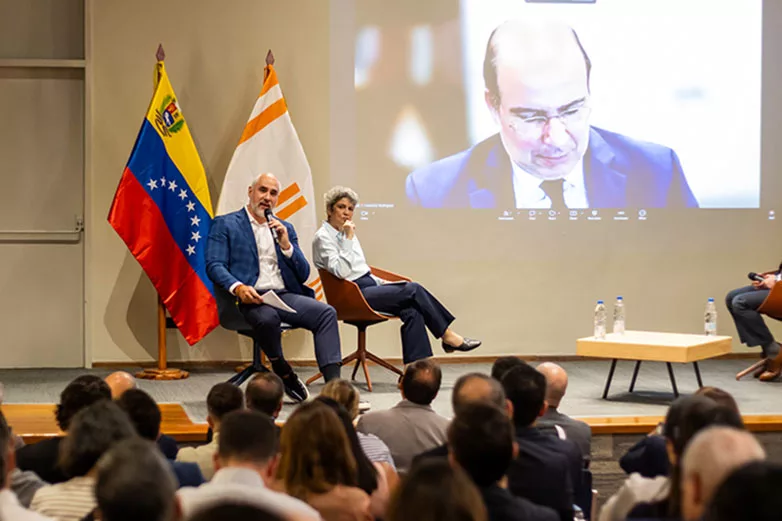 UNIMET abrió el debate sobre la dolarización y sus desafíos para Venezuela