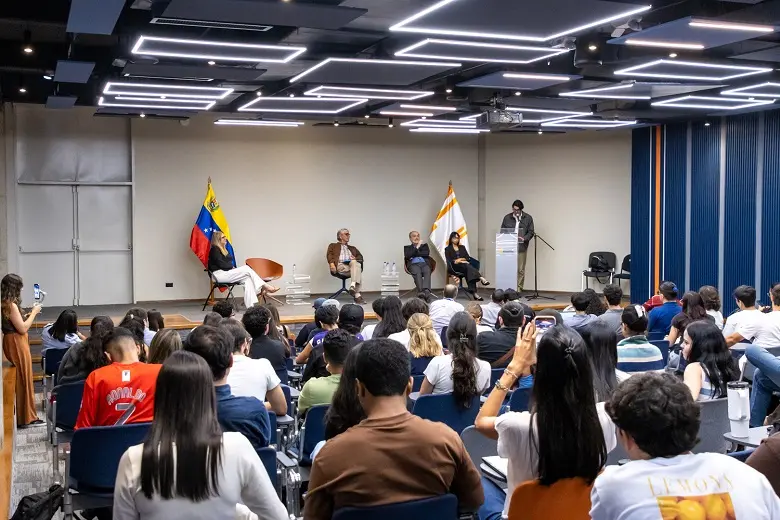 La UNIMET debate sobre filosofía, ética y la condición humana en la era de la IA